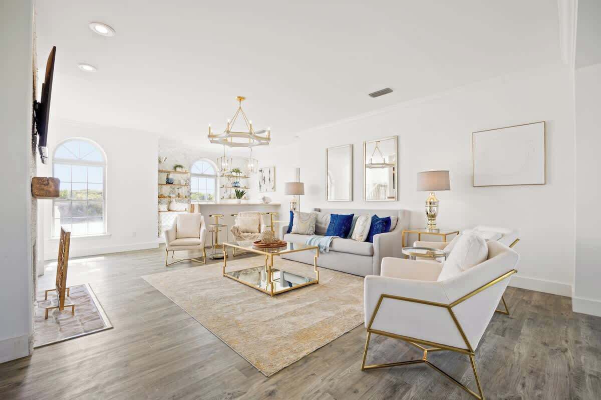 Televisión y oficina 