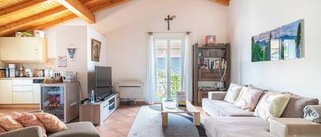 Appartement, 1 slaapkamer, roken, privézwembad | Woonkamer | Boeken