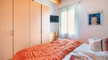 2 bedrooms, soundproofing