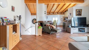Apartament, 1 dormitori, fumadors, piscina privada | Sala d'estar