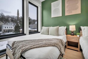 Desk, iron/ironing board, WiFi - Cleveland Clinic w KingBed,Balcony,Gym,Parking,WD (Cleveland)