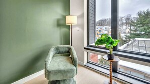 Interior - Little Italy & CWRU w King BedGymParkingWD (Cleveland)