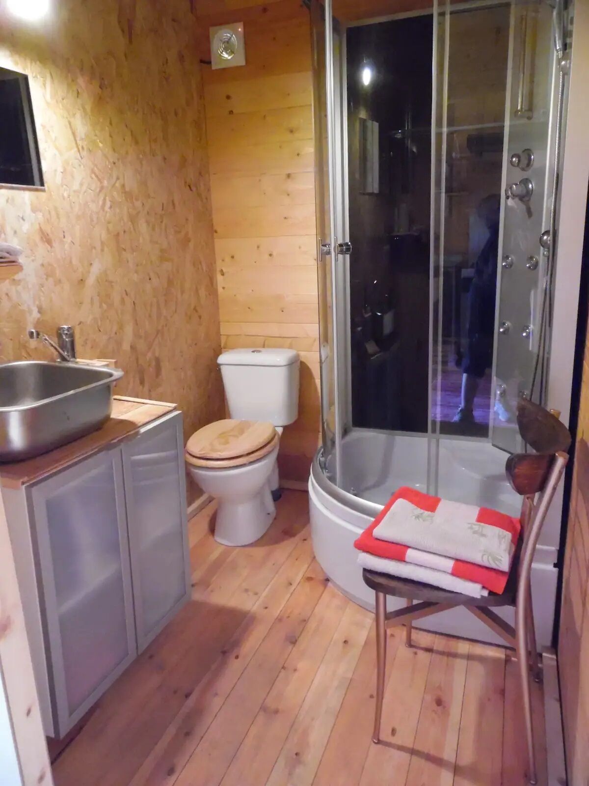 Hair dryer, towels, toilet paper