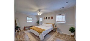 4 bedrooms, desk, iron/ironing board, WiFi - Spacious 4-bedroom house in serene Wilmington with pool (Wilmington)