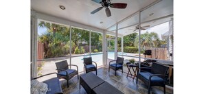 Terrace/patio - Spacious 4-bedroom house in serene Wilmington with pool (Wilmington)