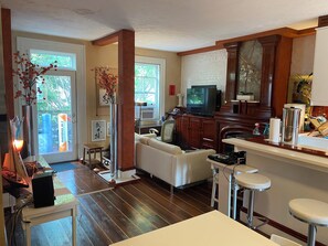 Living area - Extraordinary & Historic Penthouse. Great location for 2026 NFL Draft (Pittsburgh)