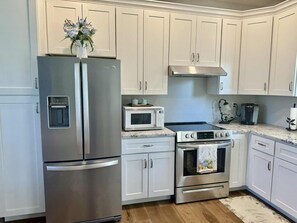 Private kitchen - Clean, Cozy 1-bedroom house in peaceful country setting (Belleville)