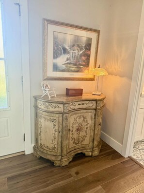 Interior - Clean, Cozy 1-bedroom house in peaceful country setting (Belleville)