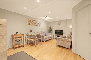 TV - Teddy`s Cottage - North East Escapes (Beamish)