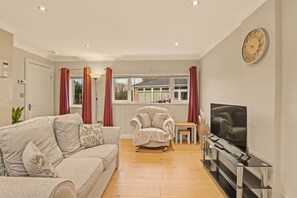 TV - Teddy`s Cottage - North East Escapes (Beamish)