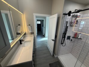 Handtücher, Seife, Toilettenpapier