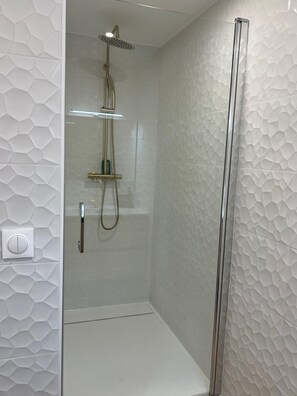 Shower, hair dryer, towels - Atelier Parisien - 4P - Montparnasse Station (Paris)