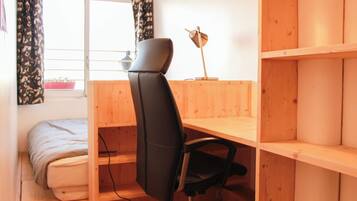 Fer et planche Ă repasser, draps fournis