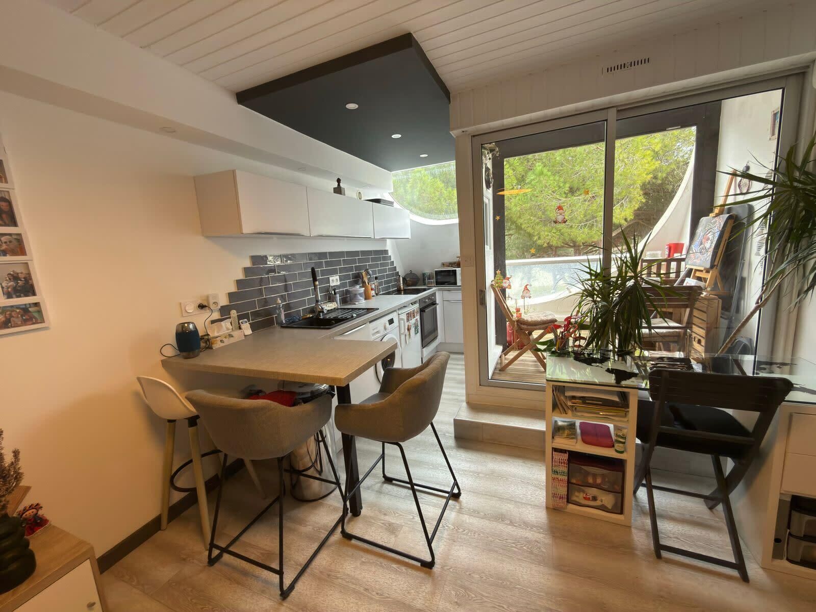 Réfrigérateur, micro-ondes, four, cafetière/bouilloire