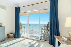 Smart TV, table football - CSW 503 --- Beachfront 2BR, Panoramic Gulf Views, Indoor/Outdoor Pools, Hot Tub (Gulf Shores)