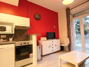 Kaffetrakter/tekoker, kjøleskap, mikrobølgeovn og ovn