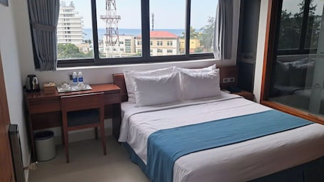 Escritorio y wifi gratis. Hong Tuyet Marina hotel