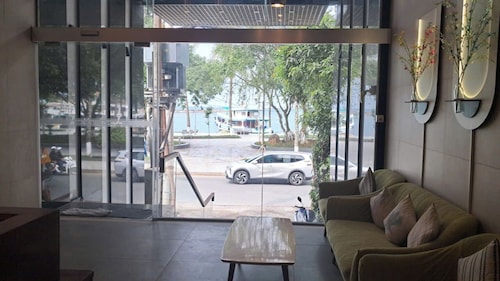 Hong Tuyet Marina hotel