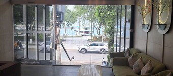 Hong Tuyet Marina hotel