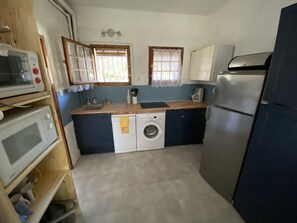 Réfrigérateur, micro-ondes, plaque de cuisson, lave-vaisselle