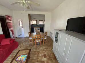 Interior - 3-room apartment 150m from the beach, near shops, sleeps 6 (Argelès-sur-Mer)