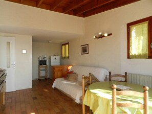 TV - 2-room apartment with sea view terrace, parking in Le Lavandou (Le Lavandou)