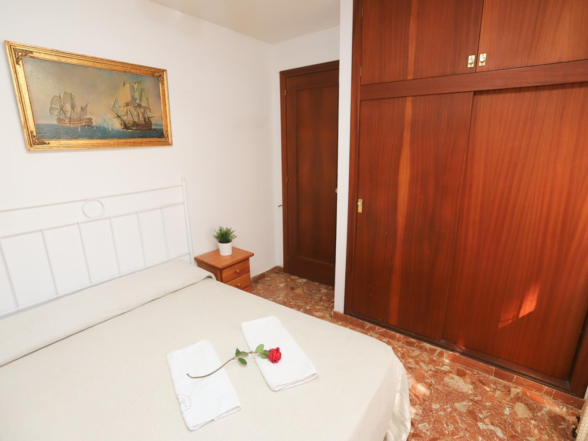 1 bedroom, bed sheets