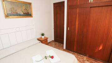1 bedroom, bed sheets