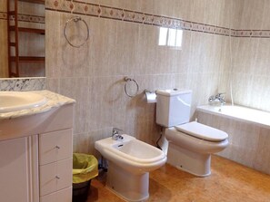 Bathroom - Semi-detached House with Private Pool and Parking in Miami Platja (Miami Playa)