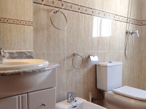 Bathroom - Semi-detached House with Private Pool and Parking in Miami Platja (Miami Playa)