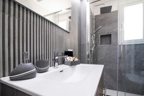 Shower, hair dryer, bidet, towels - Apartments a few minutes from the airport of Palermo, with parking (Villagrazia di Carini)