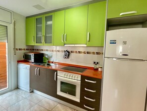 Private kitchen - Townhouse in Miami Platja with Private Pool (Miami Playa)