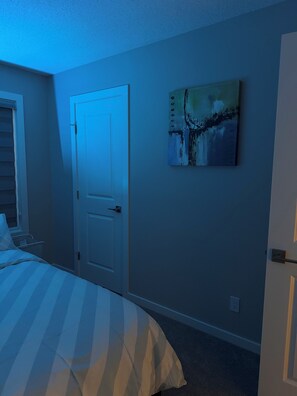 3 chambres, fer et planche à repasser, Wi-Fi, draps fournis