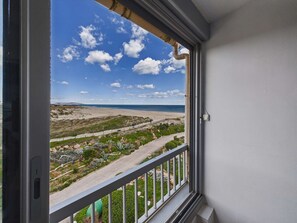 Interior - Studio Mezzanine for 6, Pets, Parking, Sea View (Marseillan-Plage)
