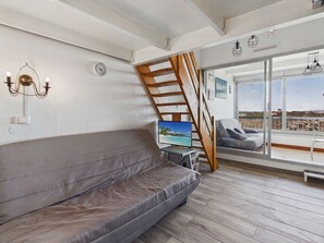 TV - Studio Mezzanine for 6, Pets, Parking, Sea View (Marseillan-Plage)