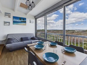 TV - Studio Mezzanine for 6, Pets, Parking, Sea View (Marseillan-Plage)