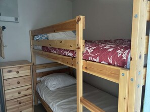 1 bedroom - 2-room mezzanine apartment, sleeps 5, 200m from the beach (Fleury-Saint-Pierre-la-Mer)