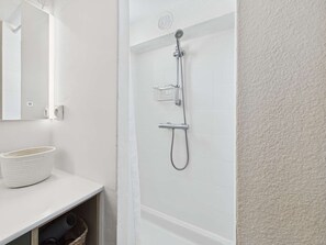 Bathroom - Cozy apartment beach access - Air conditioning, Parking (Marseillan-Plage)
