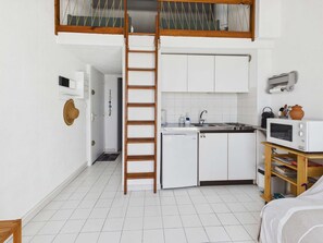 Fridge, microwave, stovetop, coffee/tea maker - Cozy apartment beach access - Air conditioning, Parking (Marseillan-Plage)