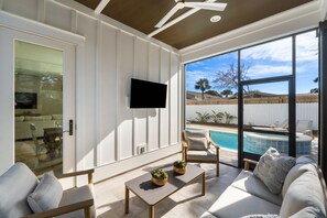 Smart TV, video games - Grateful Getaway | Private Pool/Spa | 6-Seater Golf Cart | Arcade Games (Miramar Beach)