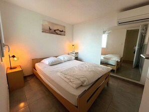 1 bedroom - Air-conditioned mezzanine studio for 5 with parking, 800m from the beach (Cap d'Agde)