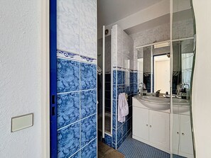 Bathroom - Equipped Studio Cabin - Sea View - Private Parking - Near Amenities (Mauguio)