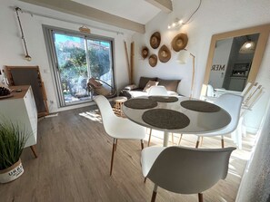 Dining - Semi-detached T2 villa with air conditioning, pool and parking, pine forest view (Cap d'Agde)