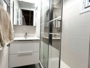 Hair dryer - Semi-detached T2 villa with air conditioning, pool and parking, pine forest view (Cap d'Agde)