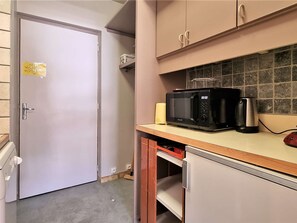 Fridge, microwave, stovetop, dishwasher - Cozy mountain studio with WiFi – Sleeps 4 (Le Dévoluy)