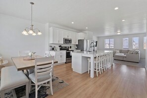 Interior - Modern 4BR Townhome in American Fork — Centrally Located (American Fork)