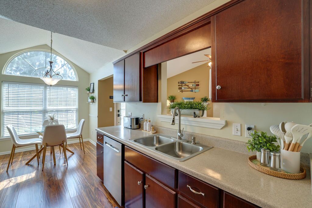 冰箱、微波炉、烤箱、炉灶