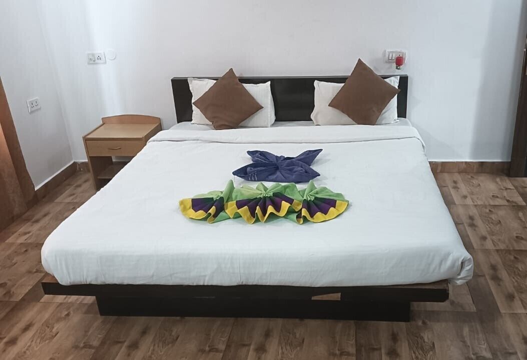 Classic Double Room, City View | Desk, free WiFi