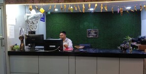 Lobby - Hotel Plaza Inn (Guwahati)