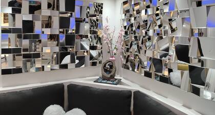 Luxurious newly remodeled apartment with all services located in downtown CDMX.